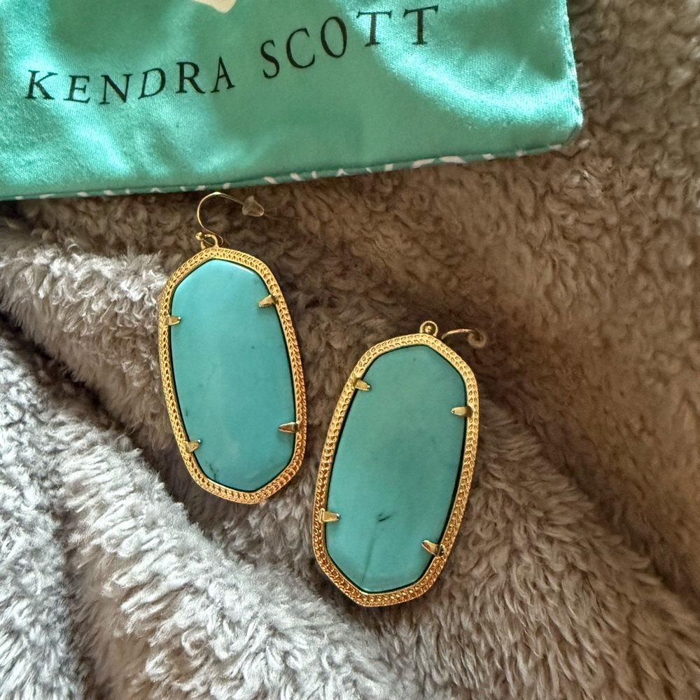 KENDRA SCOTT Danielles